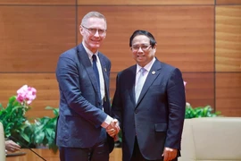 El primer ministro de Vietnam, Pham Minh Chinh, se reúne con Donal Brown, vicepresidente del Fondo Internacional de Desarrollo Agrícola (FIDA). Foto: VNA